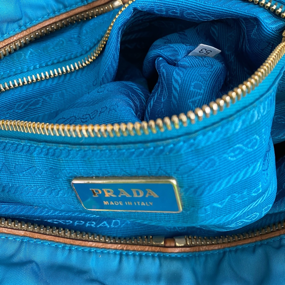 🚫SOLD❌. 
Prada Venice bag - Picture 4 of 5